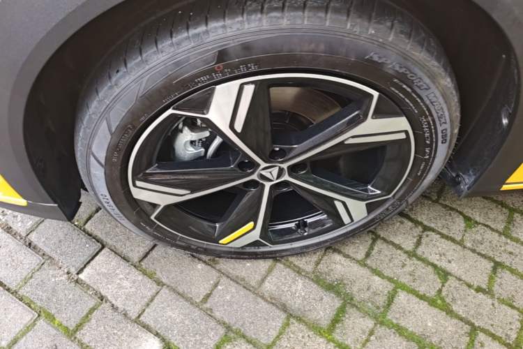 Used Deepal S07 2026 230Ultra with Huawei Qiankun ADS SE Edition Left Front Wheel Hub