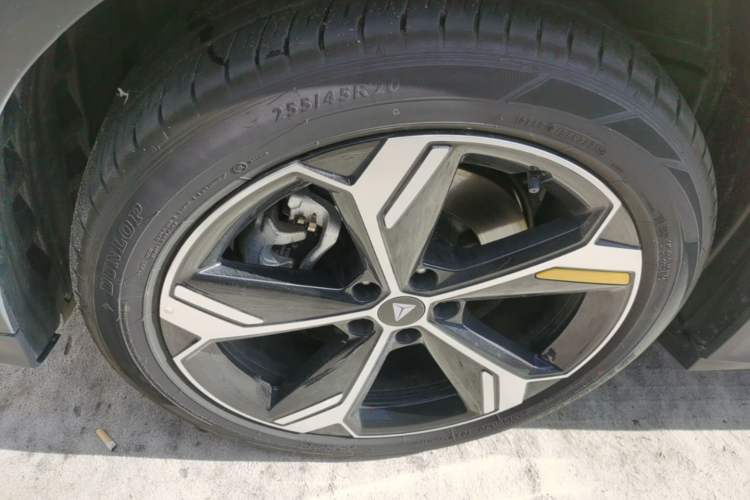 Used Deepal S07 2026 230Ultra with Huawei Qiankun ADS SE Edition Left Front Wheel Hub