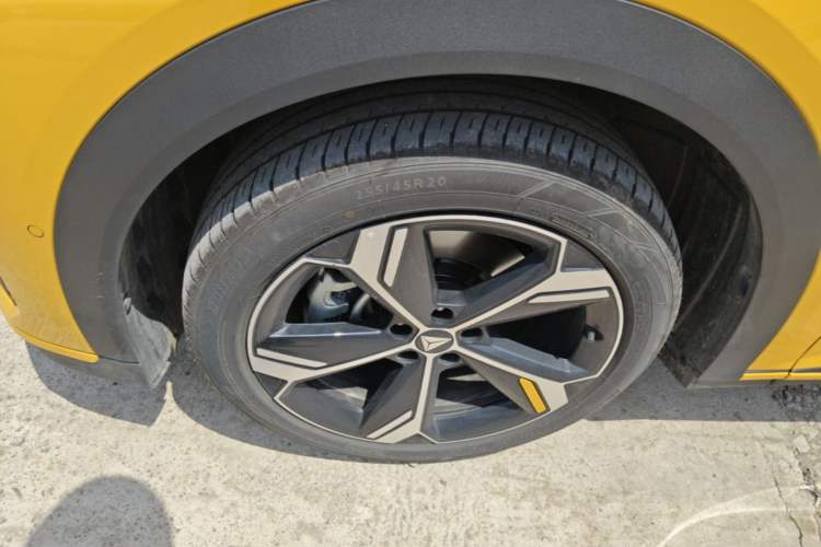 Used Deepal S07 2026 230Ultra with Huawei Qiankun ADS SE Edition Left Front Wheel Hub