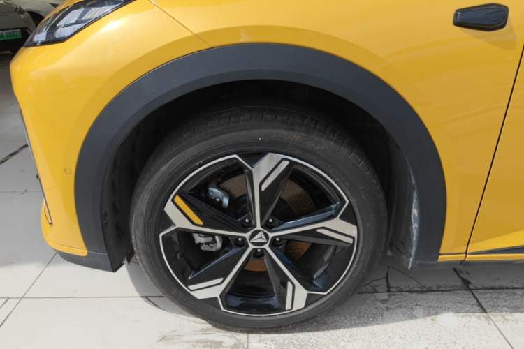 Used Deepal S07 2026 230Ultra with Huawei Qiankun ADS SE Edition Left Front Wheel Hub