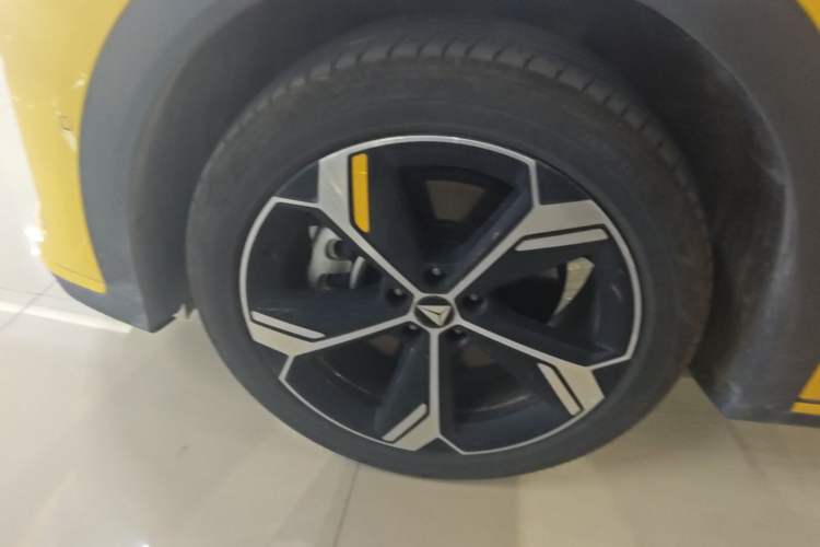 Used Deepal S07 2026 230Ultra with Huawei Qiankun ADS SE Edition Left Front Wheel Hub