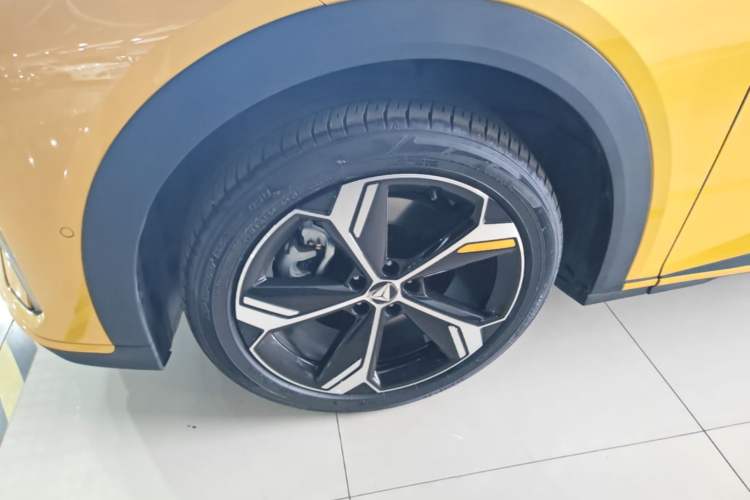 Used Deepal S07 2026 230Ultra with Huawei Qiankun ADS SE Edition Left Front Wheel Hub