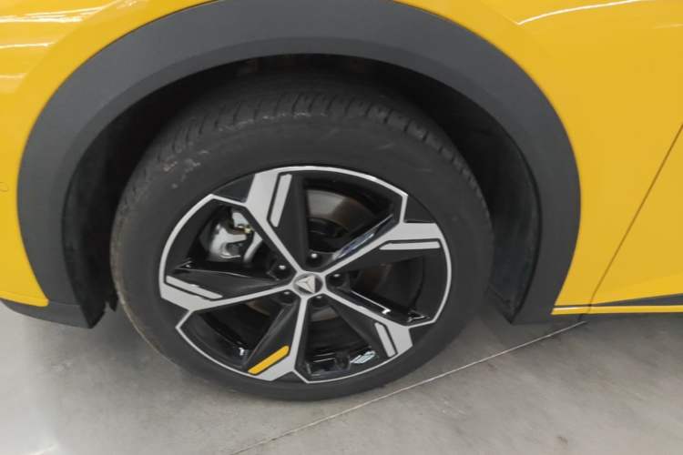 Used Deepal S07 2026 230Ultra with Huawei Qiankun ADS SE Edition Left Front Wheel Hub