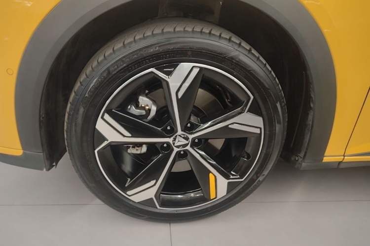 Used Deepal S07 2026 230Ultra with Huawei Qiankun ADS SE Edition Left Front Wheel Hub