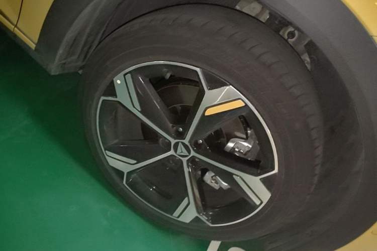 Used Deepal S07 2026 230Ultra with Huawei Qiankun ADS SE Edition Right Front Wheel Hub