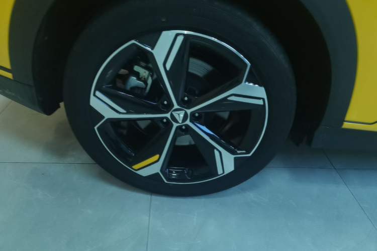 Used Deepal S07 2026 230Ultra with Huawei Qiankun ADS SE Edition Right Rear Wheel Hub