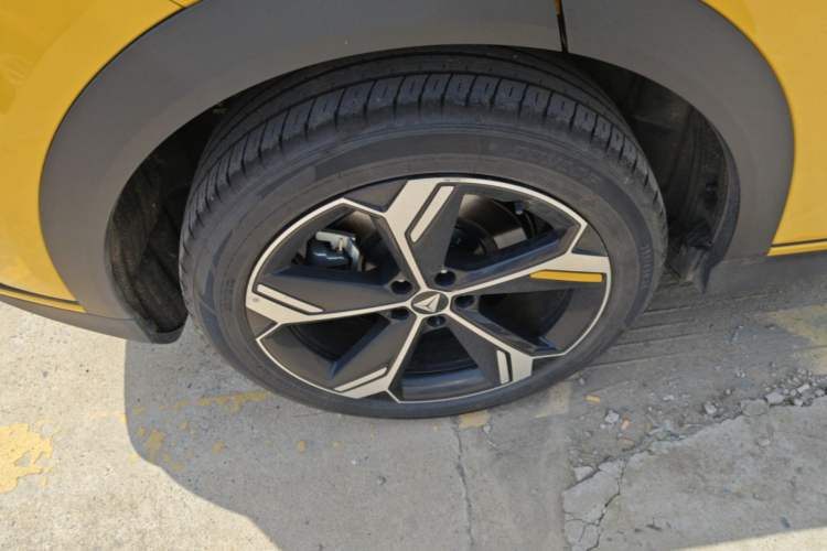 Used Deepal S07 2026 230Ultra with Huawei Qiankun ADS SE Edition Right Rear Wheel Hub