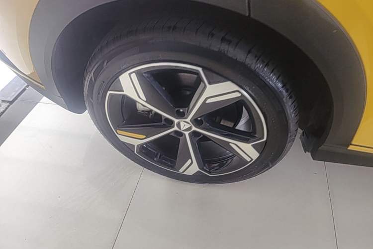 Used Deepal S07 2026 230Ultra with Huawei Qiankun ADS SE Edition Right Rear Wheel Hub