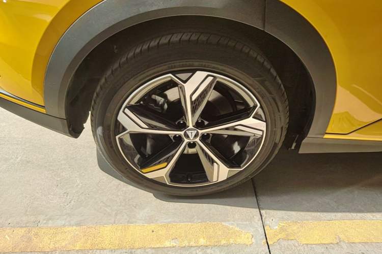 Used Deepal S07 2026 230Ultra with Huawei Qiankun ADS SE Edition Right Rear Wheel Hub