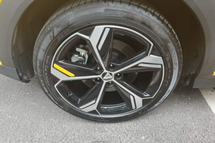 Used Deepal S07 2026 230Ultra with Huawei Qiankun ADS SE Edition Right Rear Wheel Hub