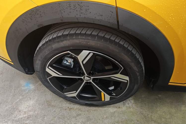 Used Deepal S07 2026 230Ultra with Huawei Qiankun ADS SE Edition Right Rear Wheel Hub