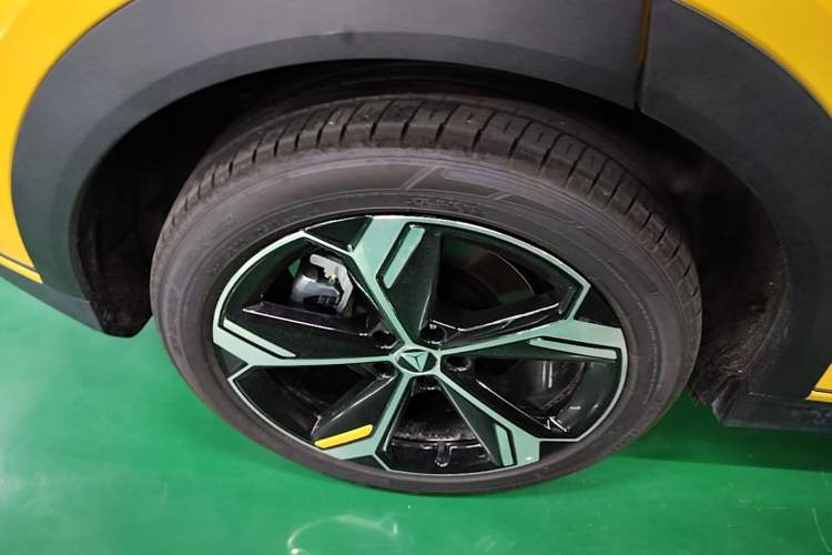 Used Deepal S07 2026 230Ultra with Huawei Qiankun ADS SE Edition Right Rear Wheel Hub
