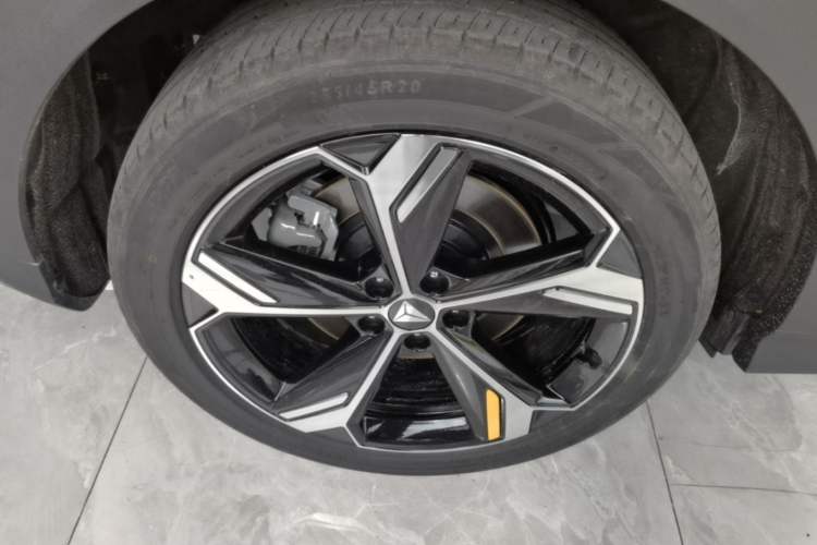 Used Deepal S07 2026 230Ultra with Huawei Qiankun ADS SE Edition Right Rear Wheel Hub