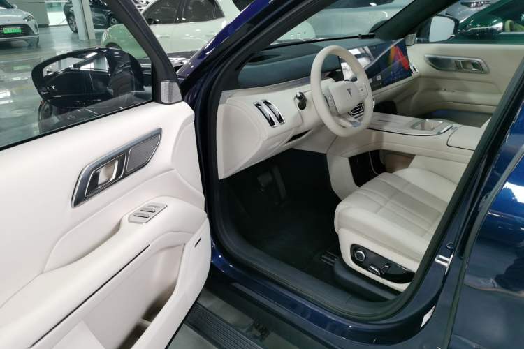 Used Deepal S09 2025 Four-Wheel Drive Ultra+ Custom Edition Driver Seat