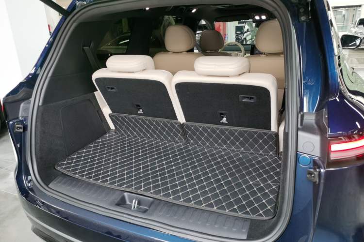 Used Deepal S09 2025 Four-Wheel Drive Ultra+ Custom Edition Trunk