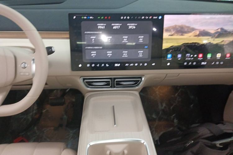Used Deepal S09 2025 Four-Wheel Drive Ultra+ Custom Edition Audio And AC Panel