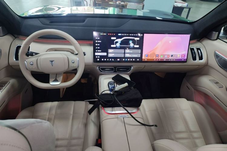 Used Deepal S09 2025 Four-Wheel Drive Ultra+ Custom Edition Center Console