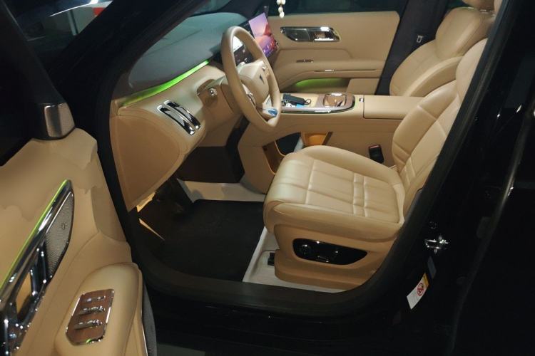 Used Deepal S09 2025 Model Four-Wheel Drive Ultra+ Customized Long-Range Version Driver Seat