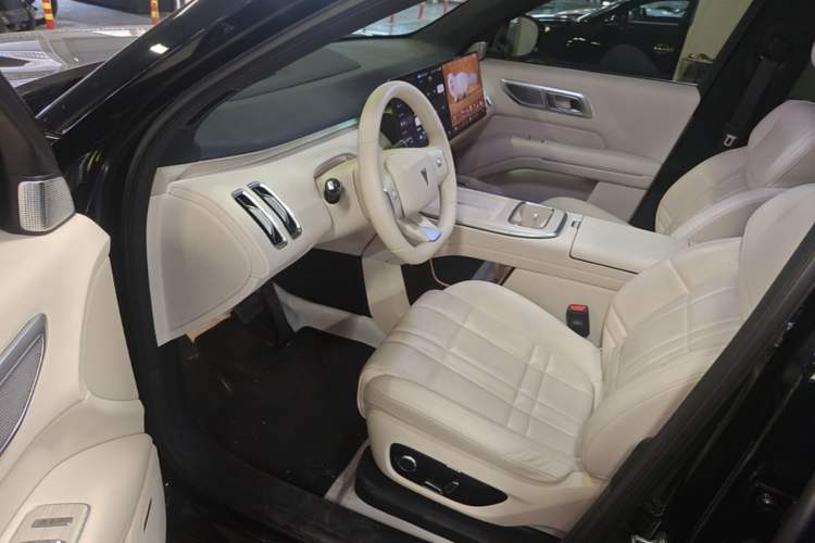Used Deepal S09 2025 Four-Wheel Drive Ultra+ Custom Edition Driver Seat