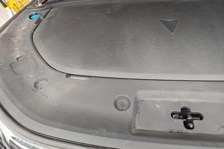Used Deepal S09 2025 Four-Wheel Drive Ultra+ Custom Edition Engine Bay Right