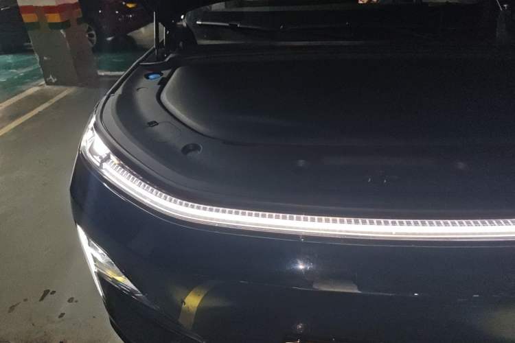 Used Deepal S09 2025 Model Four-Wheel Drive Ultra+ Customized Long-Range Version Engine Bay Right