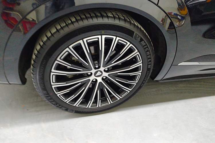 Used Deepal S09 2025 Four-Wheel Drive Ultra+ Custom Edition Exterior 2