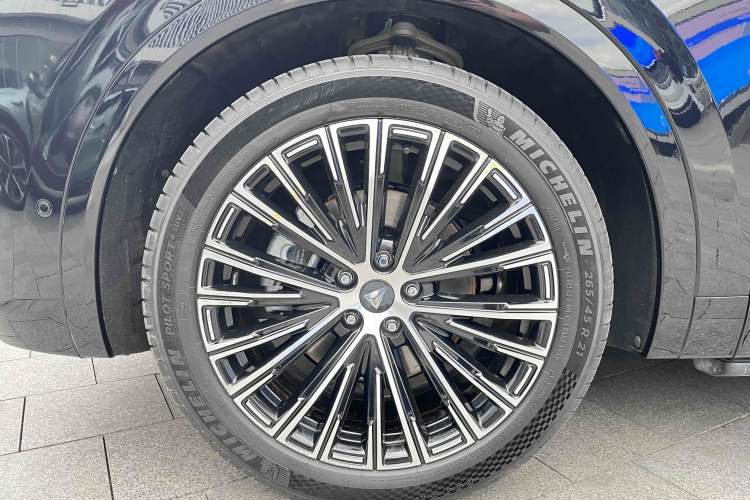 Used Deepal S09 2025 Four-Wheel Drive Ultra+ Custom Edition Exterior 3