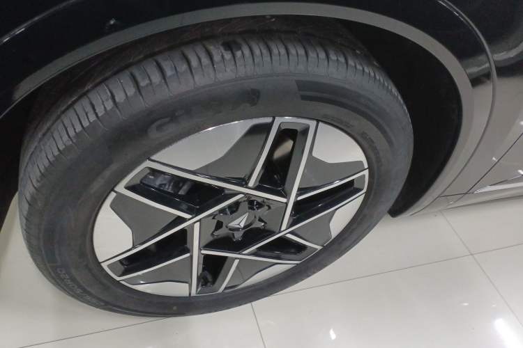 Used Deepal S09 2025 Rear-Drive Ultra Exterior 4