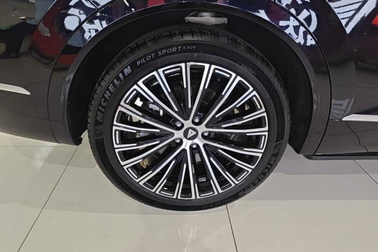 Used Deepal S09 2025 Four-Wheel Drive Ultra+ Custom Edition Exterior 5