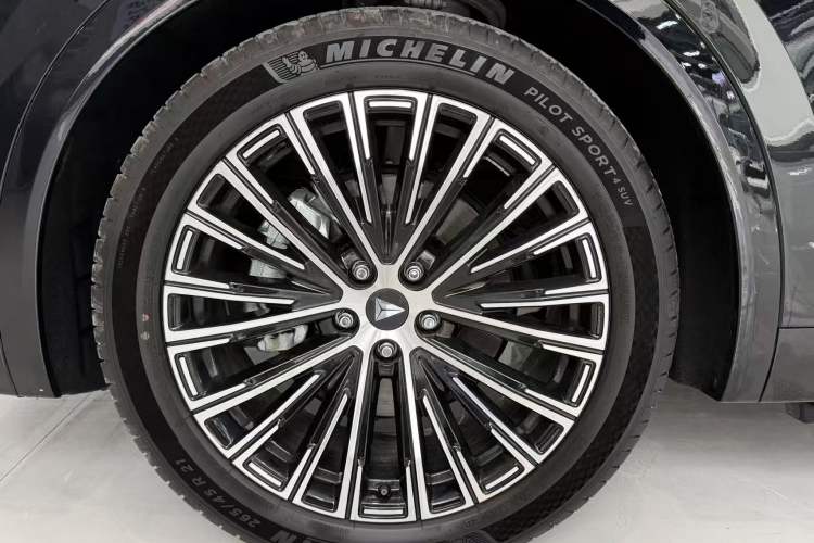 Used Deepal S09 2025 Four-Wheel Drive Ultra+ Custom Edition Exterior 8
