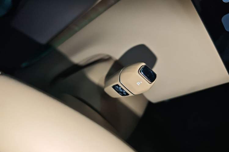 Used Deepal S09 2025 Model Four-Wheel Drive Ultra+ Customized Long-Range Version Gear Lever