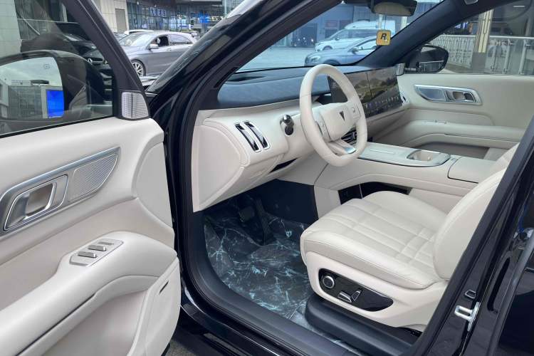 Used Deepal S09 2025 Four-Wheel Drive Ultra+ Custom Edition Interior 4