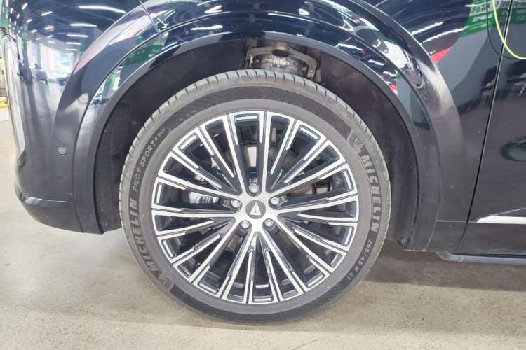 Used Deepal S09 2025 Four-Wheel Drive Ultra+ Custom Edition Left Front Wheel Hub