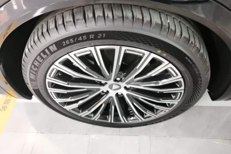 Used Deepal S09 2025 Four-Wheel Drive Ultra+ Custom Edition Left Front Wheel Hub