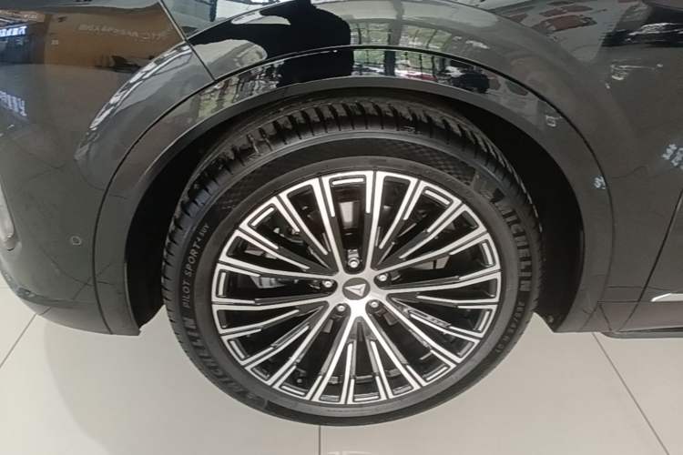 Used Deepal S09 2025 Four-Wheel Drive Ultra+ Custom Edition Left Front Wheel Hub