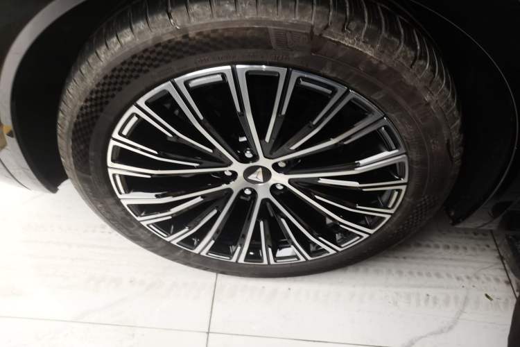 Used Deepal S09 2025 Four-Wheel Drive Ultra+ Custom Edition Left Front Wheel Hub