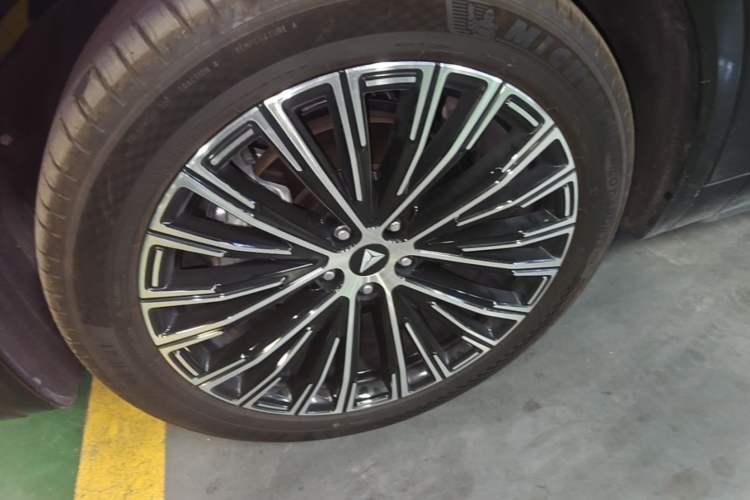 Used Deepal S09 2025 Four-Wheel Drive Ultra+ Custom Edition Left Front Wheel Hub