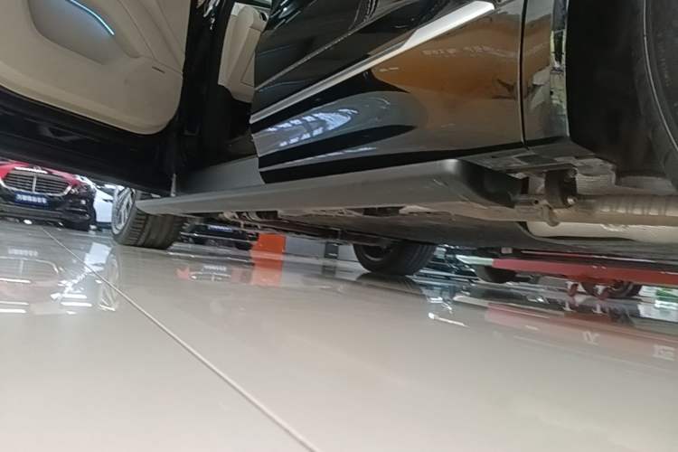 Used Deepal S09 2025 Four-Wheel Drive Ultra+ Custom Edition Left Side Sill