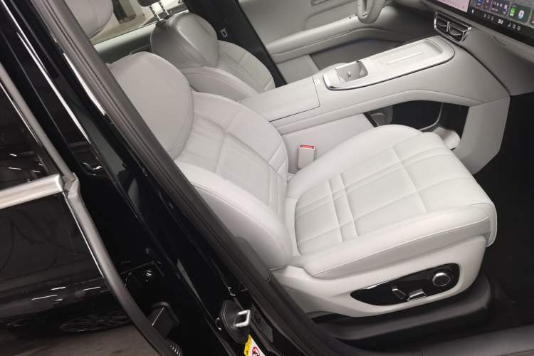Used Deepal S09 2025 Rear-Drive Ultra Right Front Seat