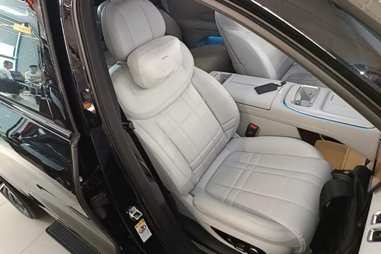 Used Deepal S09 2025 Rear-Drive Ultra+ Right Front Seat