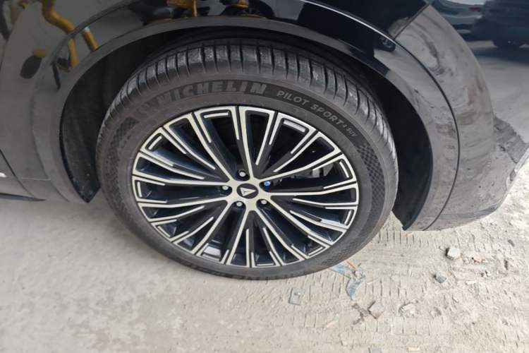 Used Deepal S09 2025 Four-Wheel Drive Ultra+ Custom Edition Right Front Wheel Hub