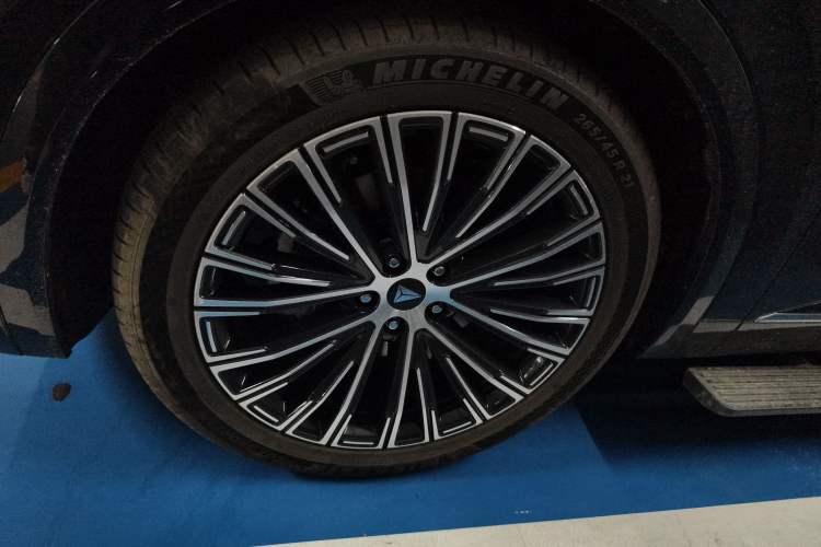 Used Deepal S09 2025 Rear-Drive Ultra Right Front Wheel Hub