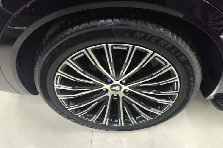 Used Deepal S09 2025 Rear-Drive Ultra+ Right Rear Wheel Hub