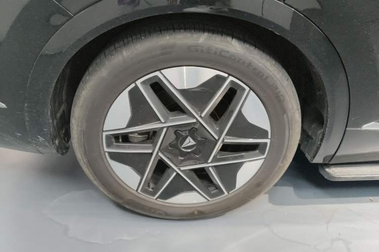Used Deepal S09 2025 Rear-Drive Ultra Right Rear Wheel Hub