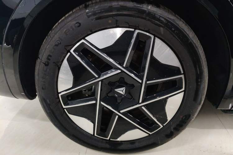 Used Deepal S09 2025 Rear-Drive Ultra Right Rear Wheel Hub