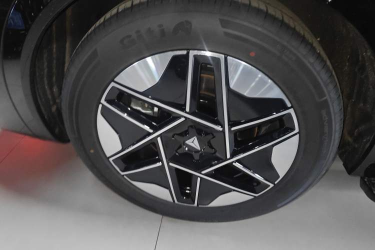 Used Deepal S09 2025 Rear-Drive Ultra+ Right Rear Wheel Hub