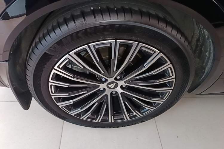 Used Deepal S09 2025 Rear-Drive Ultra+ Right Rear Wheel Hub