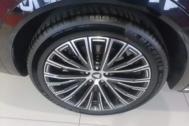 Used Deepal S09 2025 Four-Wheel Drive Ultra+ Custom Edition Right Rear Wheel Hub