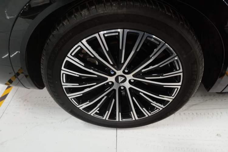 Used Deepal S09 2025 Four-Wheel Drive Ultra+ Custom Edition Right Rear Wheel Hub