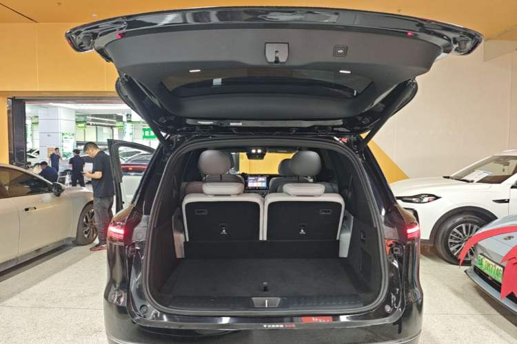 Used Deepal S09 2025 Rear-Drive Ultra+ Trunk